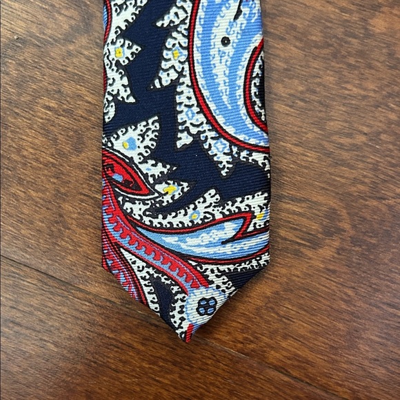 Lauren, Ralph Lauren 100% Silk Elegant Paisley Men's Tie in Red and Blue - Picture 9 of 11